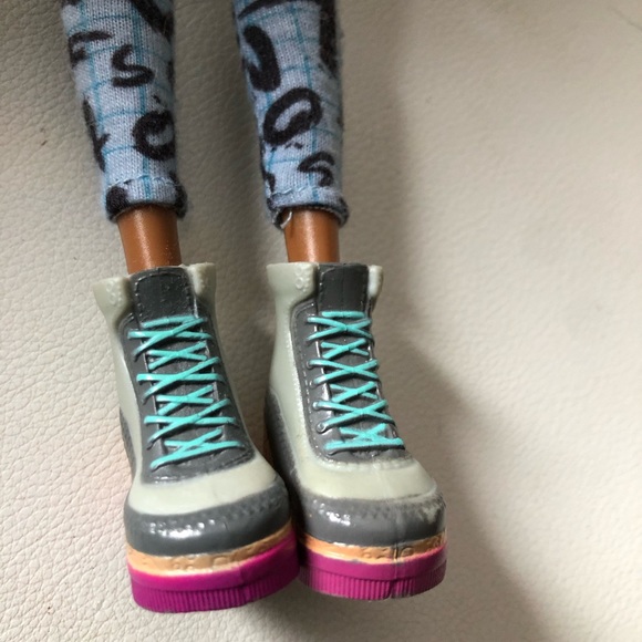 Project Mc2 11” Bryden Bandweth Doll Rooted Lashes Black Hair Blue Eyes - Picture 8 of 8